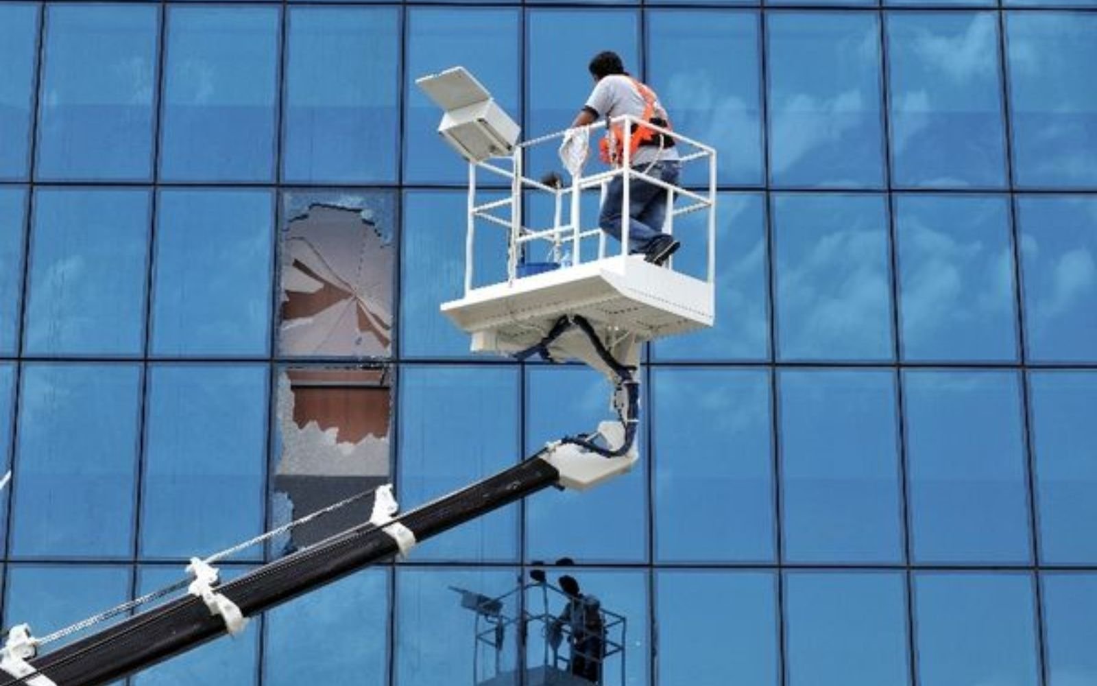 Broken Window Repair and Replacement